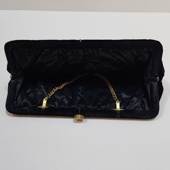 VINTAGE 1950s BLACK VELVET EVENING CLUTCH WITH OPTIONAL CHAIN HANDLE INSIDE. - Picture 4 of 8